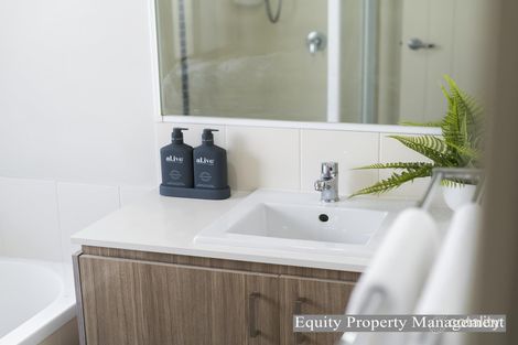 Property photo of 18 Milbrook Crescent Pimpama QLD 4209