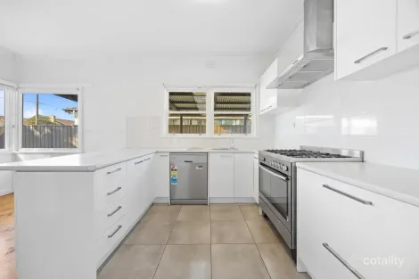 Property photo of 29 Grandview Grove Wendouree VIC 3355