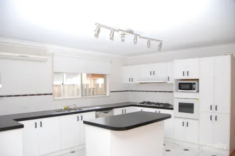 Property photo of 31 Central Road Hampton Park VIC 3976