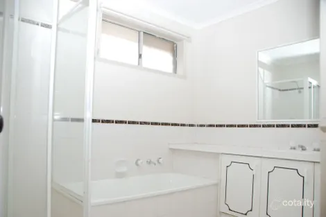 Property photo of 31 Central Road Hampton Park VIC 3976