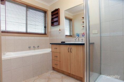 Property photo of 5 Ballybunion Avenue Craigieburn VIC 3064