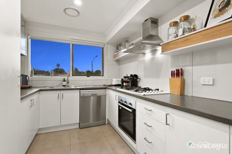 Property photo of 16 Grove End Road Endeavour Hills VIC 3802