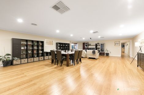 Property photo of 10 Wills Avenue Pakenham VIC 3810