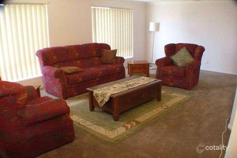 Property photo of 32 Parklea Way Tarneit VIC 3029