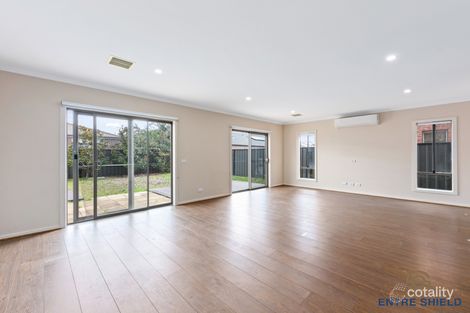 Property photo of 32 Neroli Crescent Truganina VIC 3029