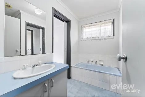 Property photo of 85 Silvereye Crescent Werribee VIC 3030