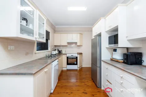 Property photo of 27 Nilma Avenue Mount Austin NSW 2650