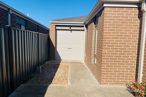 Property photo of 19 Oakgrove Drive Craigieburn VIC 3064