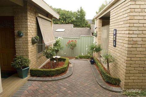 Property photo of 8 Elysee Court Strathmore Heights VIC 3041