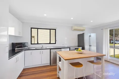 Property photo of 18 Albatross Road Berkeley Vale NSW 2261