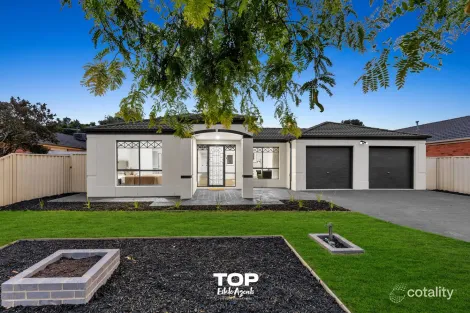 Property photo of 15 Sapphire Crescent Pakenham VIC 3810