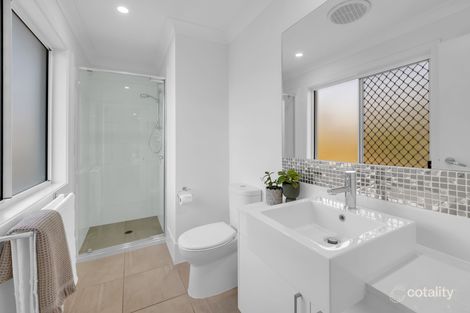 Property photo of 2/89 Queens Road Everton Hills QLD 4053