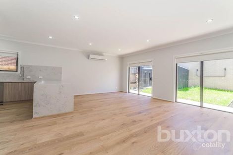 Property photo of 2/26 Stapley Crescent Chadstone VIC 3148