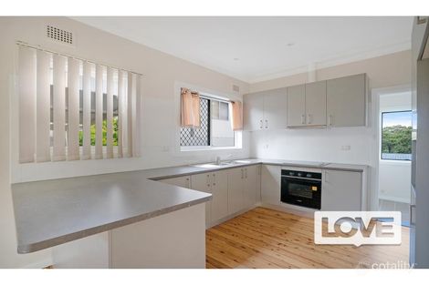 Property photo of 22 Middle Point Road Bolton Point NSW 2283