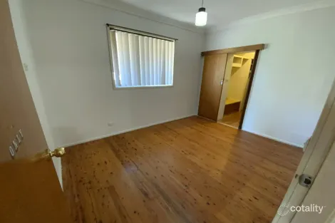 Property photo of 13 Hosking Crescent Glenfield NSW 2167