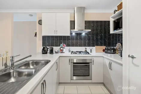 Property photo of 10/11 Hodnet Bend The Vines WA 6069