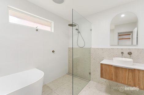 Property photo of 170 Avoca Drive Green Point NSW 2251
