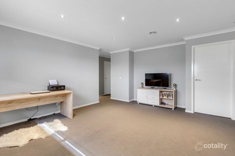 Property photo of 15 Caro Way Fraser Rise VIC 3336