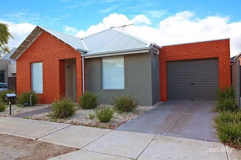 Property photo of 5 Doyle Lane Caroline Springs VIC 3023