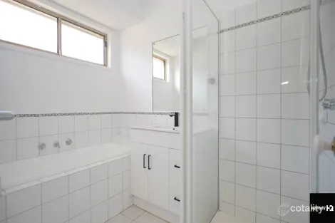 Property photo of 16 Ruthven Close Hillside VIC 3037