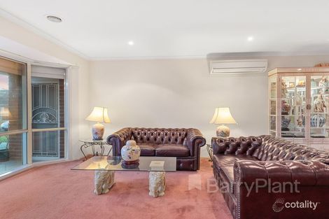Property photo of 15 Earls Court Wantirna South VIC 3152