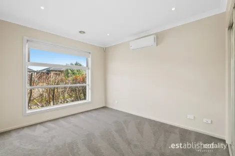 Property photo of 16 Windrest Way Point Cook VIC 3030