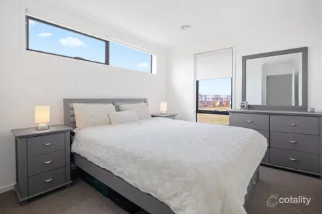 Property photo of 2 Peterlee Walk Werribee VIC 3030