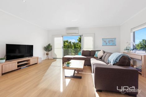 Property photo of 11/4 Hopetoun Green Caroline Springs VIC 3023