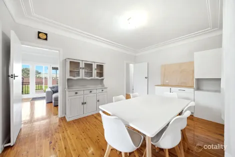 Property photo of 2 Ebony Close Casula NSW 2170