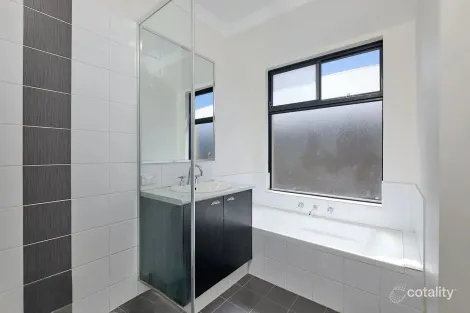 Property photo of 27 Gladstonbury Parade Baldivis WA 6171