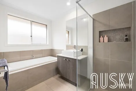 Property photo of 16 Chancery Road Werribee VIC 3030