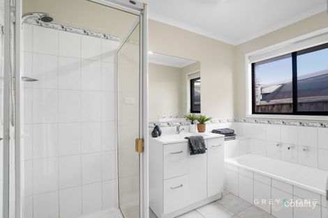 10 Rosemont Rise, Harkness, VIC 3337