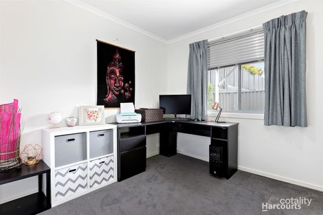 Property photo of 26 Chestnut Chase Pakenham VIC 3810