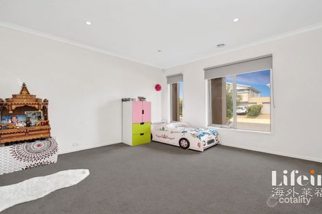 Property photo of 30 Broadbeach Circuit Point Cook VIC 3030