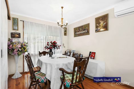 Property photo of 2 Benalla Close Endeavour Hills VIC 3802