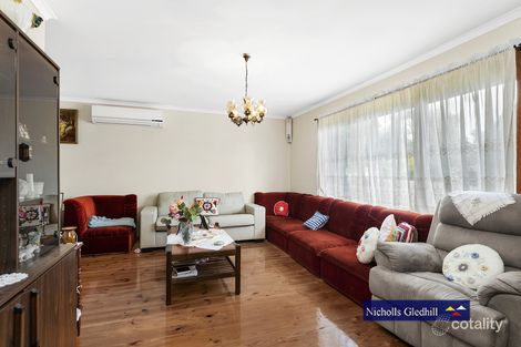Property photo of 2 Benalla Close Endeavour Hills VIC 3802