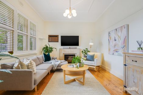 Property photo of 16 Home Road Newport VIC 3015