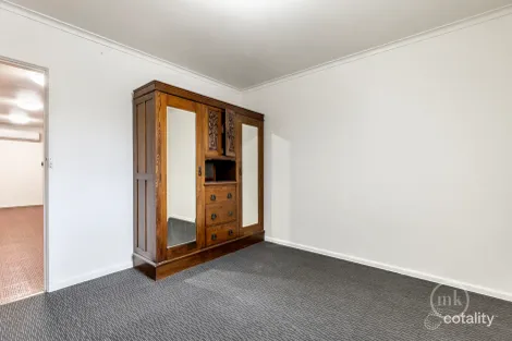 Property photo of 105 Nepean Street Greensborough VIC 3088