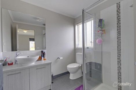 Property photo of 71 Mountain Grey Circuit Morwell VIC 3840