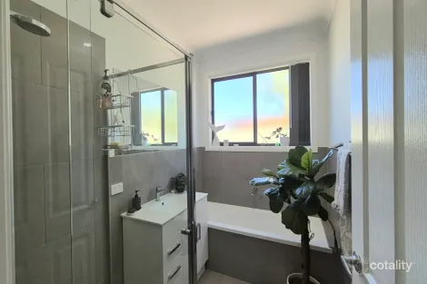 Property photo of 4/403 Old Melbourne Road Ballan VIC 3342