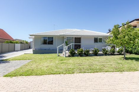 11 Amity Bvd, Coogee, WA 6166