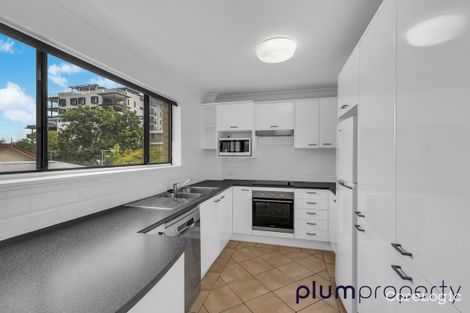 Property photo of 8/116 Clarence Road Indooroopilly QLD 4068