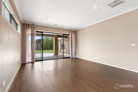 Property photo of 16 Gallantry Avenue Craigieburn VIC 3064