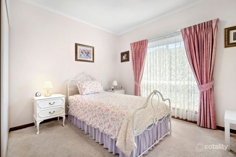 Property photo of 8 Garden Court Lake Gardens VIC 3355