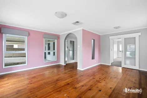 Property photo of 8 Wallaby Avenue Kangaroo Flat VIC 3555