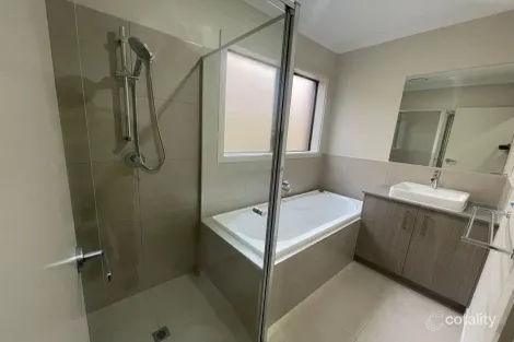 Property photo of 21 Yellowgum Way Donnybrook VIC 3064