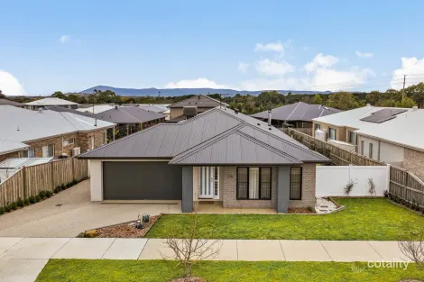Property photo of 38 Cotton Circuit Gisborne VIC 3437