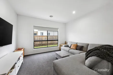 Property photo of 38 Cotton Circuit Gisborne VIC 3437