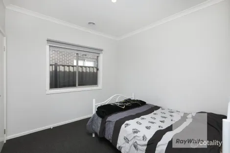 Property photo of 5 Leaf Street Mickleham VIC 3064