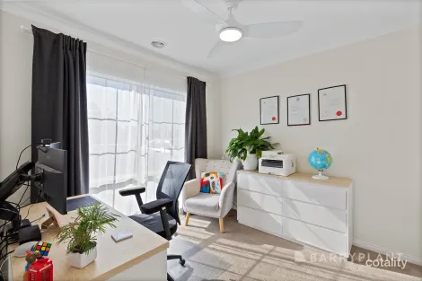 Property photo of 30 Darwin Way Pakenham VIC 3810